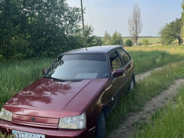 Красный ЗАЗ 1102 Таврия, объемом двигателя 1.1 л и пробегом 198 тыс. км за 725 $, фото 1 на Automoto.ua