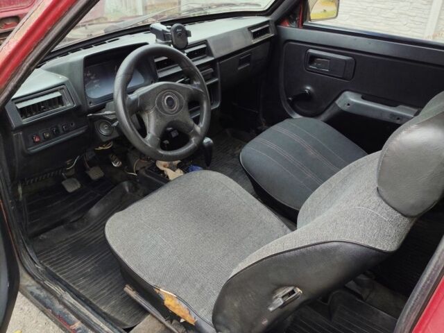 Красный ЗАЗ 1102 Таврия, объемом двигателя 1.2 л и пробегом 72 тыс. км за 429 $, фото 5 на Automoto.ua