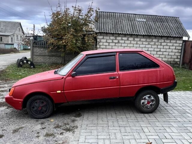 Красный ЗАЗ 1102 Таврия, объемом двигателя 1.1 л и пробегом 222 тыс. км за 700 $, фото 2 на Automoto.ua