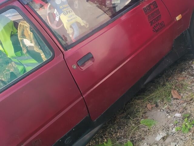 Красный ЗАЗ 1102 Таврия, объемом двигателя 1.1 л и пробегом 200 тыс. км за 357 $, фото 4 на Automoto.ua