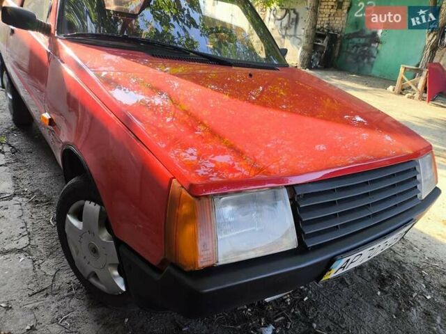 Красный ЗАЗ 1102 Таврия, объемом двигателя 1.1 л и пробегом 200 тыс. км за 950 $, фото 5 на Automoto.ua
