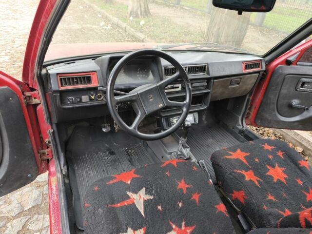 Красный ЗАЗ 1102 Таврия, объемом двигателя 1.1 л и пробегом 86 тыс. км за 355 $, фото 6 на Automoto.ua