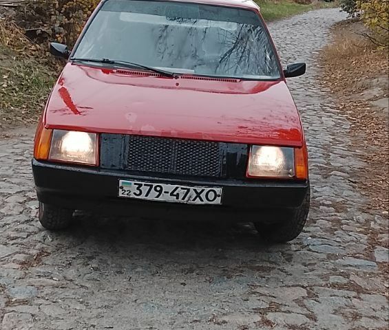 ЗАЗ 1102 Таврия 1993 в Днепре (Днепропетровске) на Automoto.ua Красный ЗАЗ 1102 Таврия, объемом двигателя 0 л и пробегом 200 тыс. км за 357 $, фото 2 на Automoto.ua