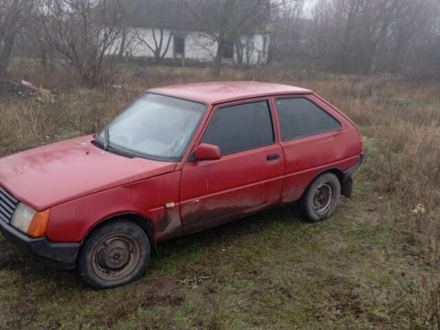 Красный ЗАЗ 1102 Таврия, объемом двигателя 1 л и пробегом 10 тыс. км за 592 $, фото 2 на Automoto.ua