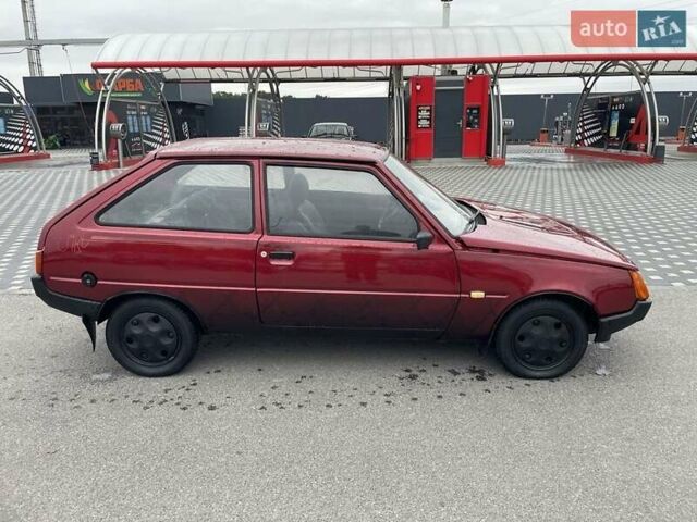Красный ЗАЗ 1102 Таврия, объемом двигателя 1.1 л и пробегом 200 тыс. км за 724 $, фото 2 на Automoto.ua