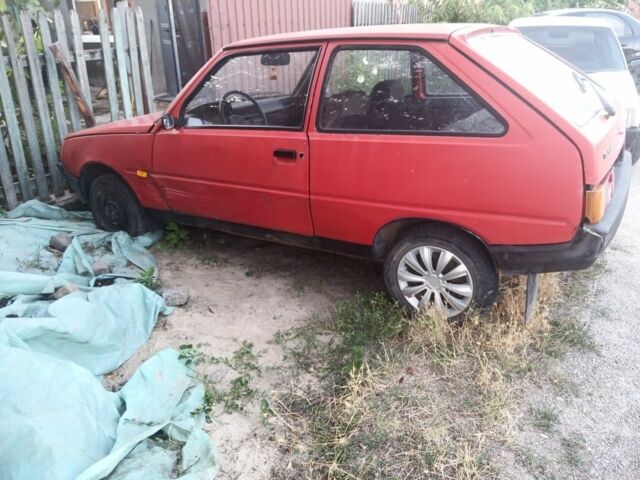 Красный ЗАЗ 1102 Таврия, объемом двигателя 0 л и пробегом 100 тыс. км за 238 $, фото 2 на Automoto.ua