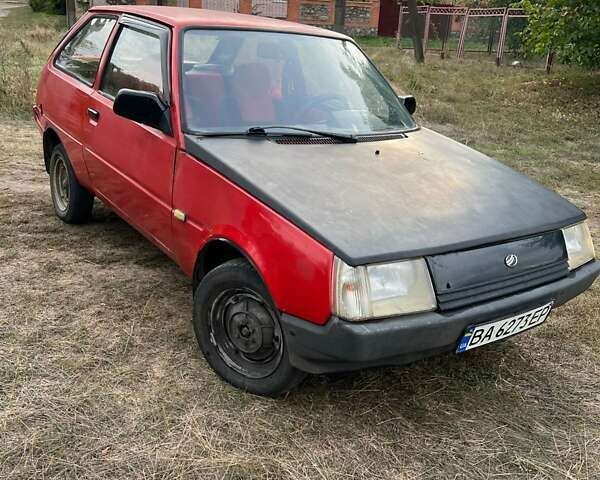 Красный ЗАЗ 1102 Таврия, объемом двигателя 1.1 л и пробегом 10 тыс. км за 388 $, фото 5 на Automoto.ua