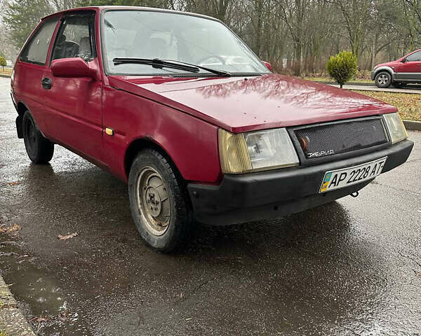 Красный ЗАЗ 1102 Таврия, объемом двигателя 1.1 л и пробегом 260 тыс. км за 899 $, фото 5 на Automoto.ua