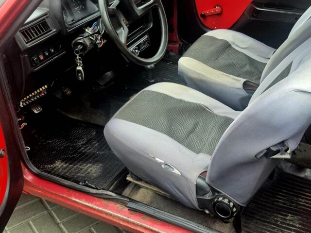 Красный ЗАЗ 1102 Таврия, объемом двигателя 1 л и пробегом 90 тыс. км за 650 $, фото 9 на Automoto.ua