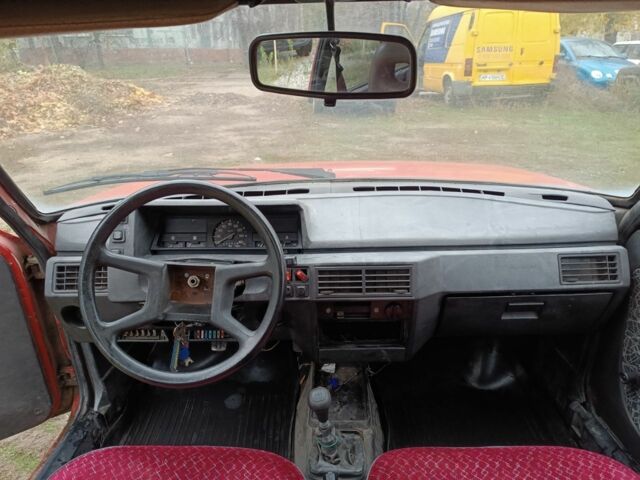 Красный ЗАЗ 1102 Таврия, объемом двигателя 1.2 л и пробегом 250 тыс. км за 310 $, фото 6 на Automoto.ua