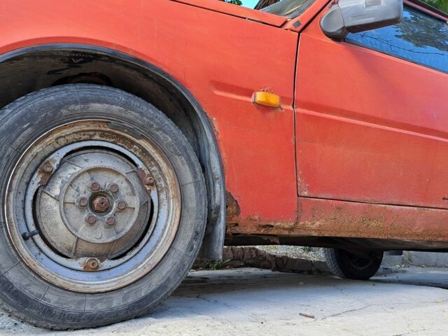 Красный ЗАЗ 1102 Таврия, объемом двигателя 1.1 л и пробегом 112 тыс. км за 511 $, фото 3 на Automoto.ua