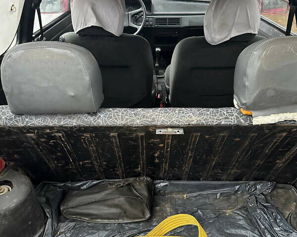 Красный ЗАЗ 1102 Таврия, объемом двигателя 1.1 л и пробегом 260 тыс. км за 899 $, фото 7 на Automoto.ua