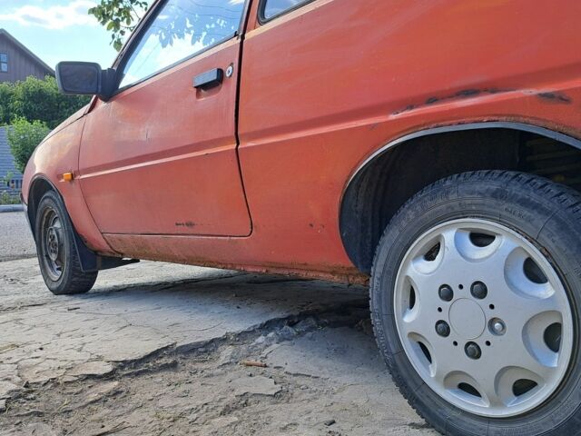 Красный ЗАЗ 1102 Таврия, объемом двигателя 1.1 л и пробегом 112 тыс. км за 511 $, фото 4 на Automoto.ua