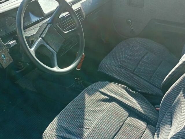 Красный ЗАЗ 1102 Таврия, объемом двигателя 1.1 л и пробегом 160 тыс. км за 511 $, фото 3 на Automoto.ua