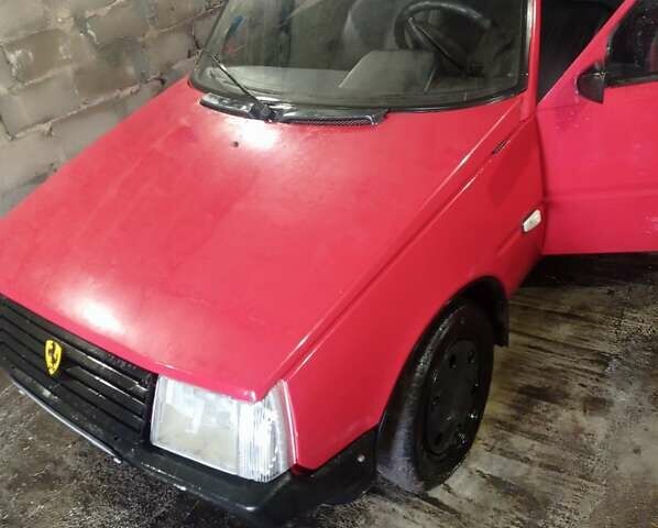 Красный ЗАЗ 1102 Таврия, объемом двигателя 1.1 л и пробегом 198 тыс. км за 828 $, фото 5 на Automoto.ua