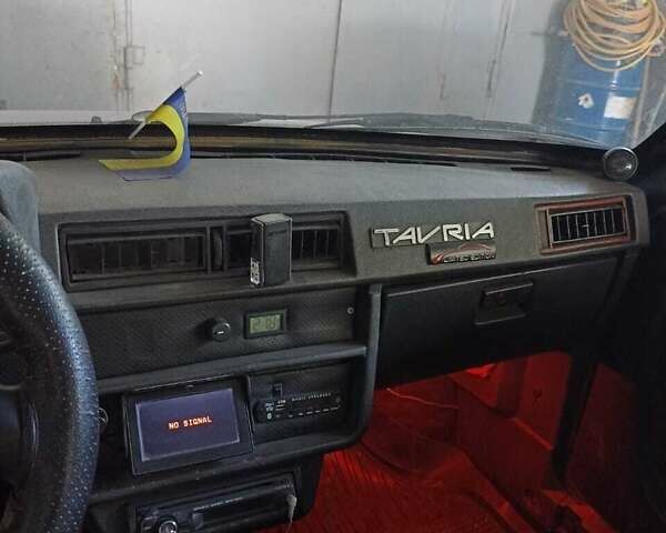 Красный ЗАЗ 1102 Таврия, объемом двигателя 1.1 л и пробегом 100 тыс. км за 900 $, фото 4 на Automoto.ua