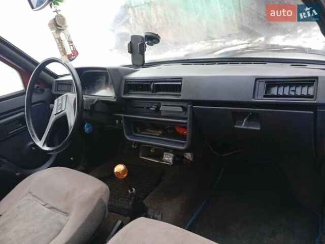 Красный ЗАЗ 1102 Таврия, объемом двигателя 1.1 л и пробегом 300 тыс. км за 200 $, фото 11 на Automoto.ua