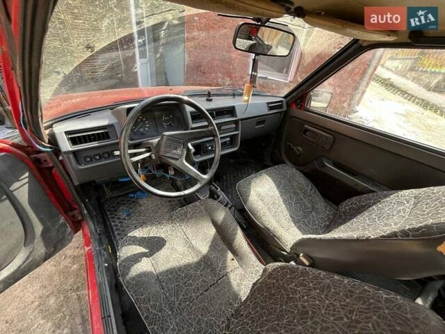 Красный ЗАЗ 1102 Таврия, объемом двигателя 1.2 л и пробегом 200 тыс. км за 641 $, фото 4 на Automoto.ua