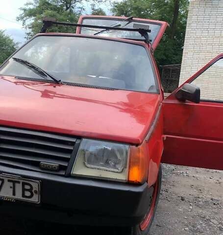 Красный ЗАЗ 1102 Таврия, объемом двигателя 1.2 л и пробегом 200 тыс. км за 641 $, фото 1 на Automoto.ua