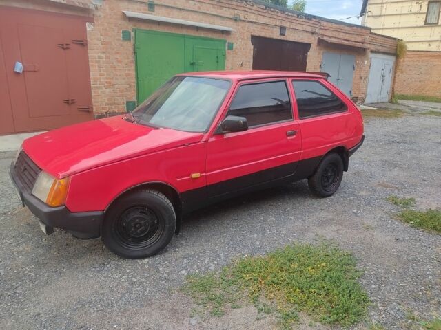 Красный ЗАЗ 1102 Таврия, объемом двигателя 1.1 л и пробегом 240 тыс. км за 650 $, фото 4 на Automoto.ua
