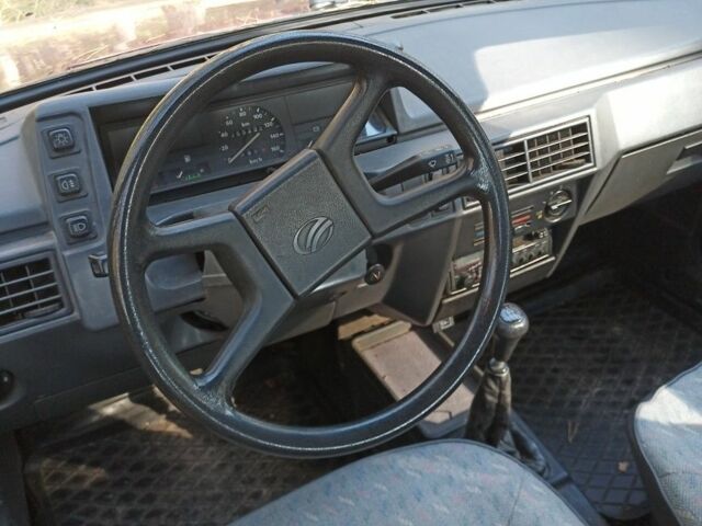 Красный ЗАЗ 1102 Таврия, объемом двигателя 1.1 л и пробегом 60 тыс. км за 850 $, фото 2 на Automoto.ua
