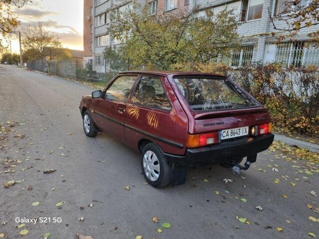 Красный ЗАЗ 1102 Таврия, объемом двигателя 1.1 л и пробегом 155 тыс. км за 1099 $, фото 4 на Automoto.ua