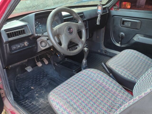 Красный ЗАЗ 1102 Таврия, объемом двигателя 1 л и пробегом 254 тыс. км за 572 $, фото 7 на Automoto.ua