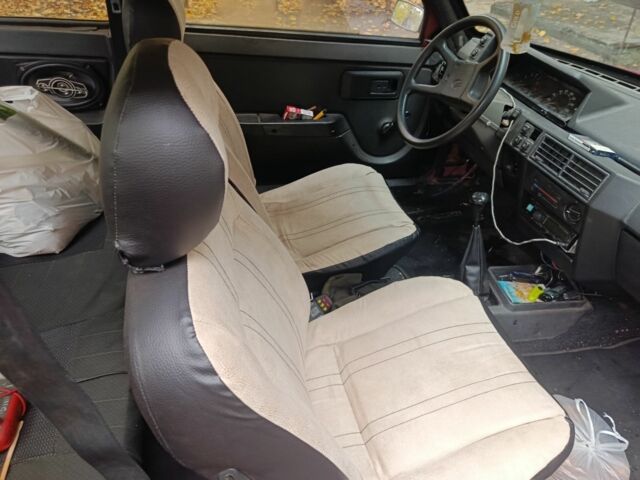 ЗАЗ 1102 Таврия 2002 в Днепре (Днепропетровске) на Automoto.ua Красный ЗАЗ 1102 Таврия, объемом двигателя 1.1 л и пробегом 70 тыс. км за 832 $, фото 6 на Automoto.ua