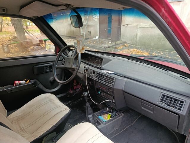 ЗАЗ 1102 Таврия 2002 в Днепре (Днепропетровске) на Automoto.ua Красный ЗАЗ 1102 Таврия, объемом двигателя 1.1 л и пробегом 70 тыс. км за 832 $, фото 7 на Automoto.ua