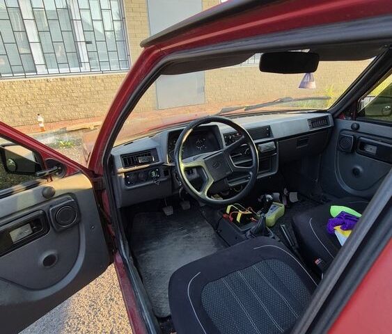 Красный ЗАЗ 1102 Таврия, объемом двигателя 1.2 л и пробегом 269 тыс. км за 750 $, фото 5 на Automoto.ua