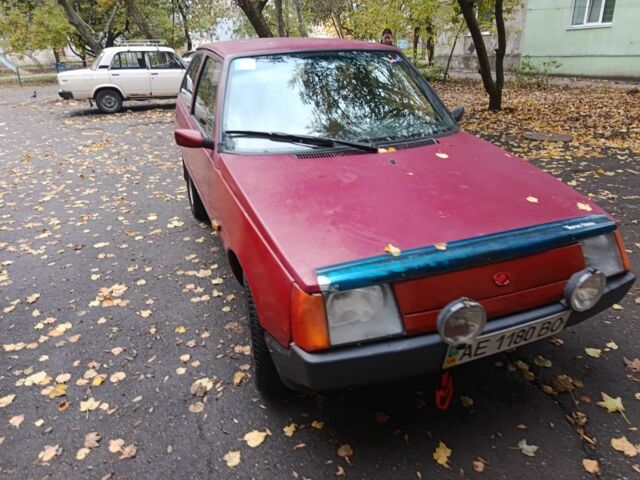 ЗАЗ 1102 Таврия 2002 в Днепре (Днепропетровске) на Automoto.ua Красный ЗАЗ 1102 Таврия, объемом двигателя 1.1 л и пробегом 70 тыс. км за 832 $, фото 3 на Automoto.ua