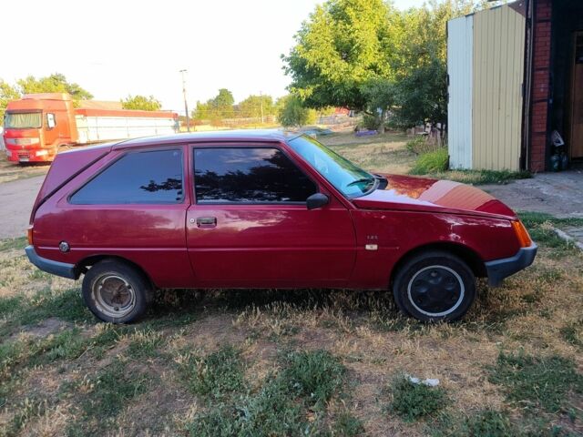 Красный ЗАЗ 1102 Таврия, объемом двигателя 1 л и пробегом 254 тыс. км за 572 $, фото 2 на Automoto.ua