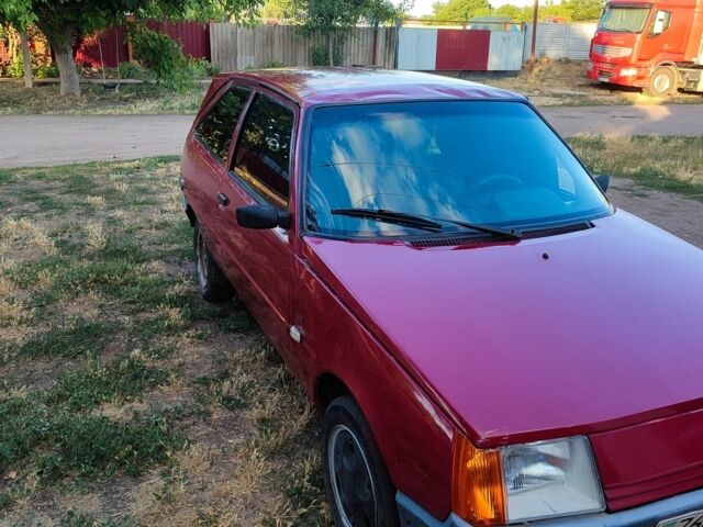 Красный ЗАЗ 1102 Таврия, объемом двигателя 1 л и пробегом 254 тыс. км за 572 $, фото 1 на Automoto.ua
