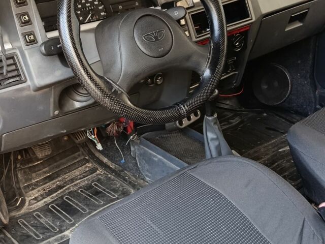 Червоний ЗАЗ 1102 Таврія, об'ємом двигуна 1.2 л та пробігом 200 тис. км за 700 $, фото 5 на Automoto.ua
