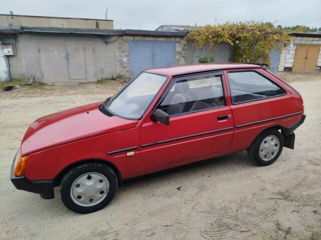 Красный ЗАЗ 1102 Таврия, объемом двигателя 1.1 л и пробегом 140 тыс. км за 958 $, фото 1 на Automoto.ua