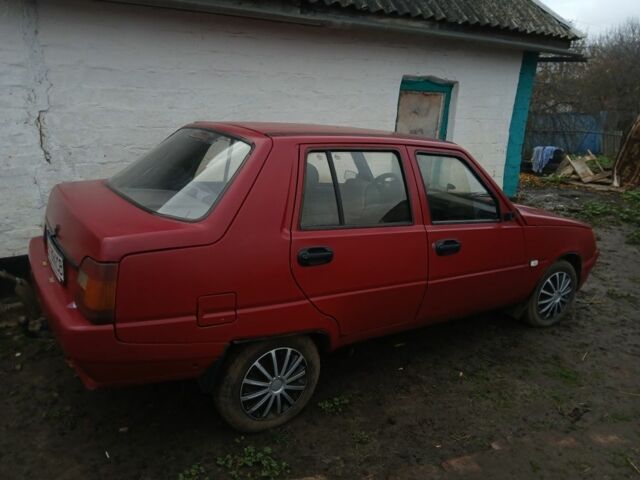 Красный ЗАЗ 1102 Таврия, объемом двигателя 1.2 л и пробегом 180 тыс. км за 700 $, фото 1 на Automoto.ua