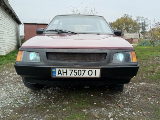 Красный ЗАЗ 1102 Таврия, объемом двигателя 1.2 л и пробегом 194 тыс. км за 950 $, фото 1 на Automoto.ua