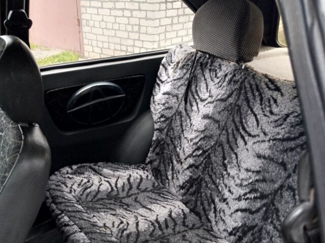 Красный ЗАЗ 1102 Таврия, объемом двигателя 1.2 л и пробегом 194 тыс. км за 950 $, фото 20 на Automoto.ua