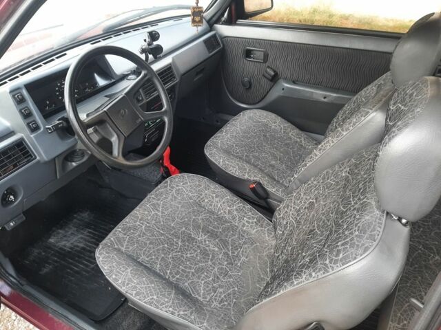 Красный ЗАЗ 1102 Таврия, объемом двигателя 1.2 л и пробегом 160 тыс. км за 850 $, фото 4 на Automoto.ua