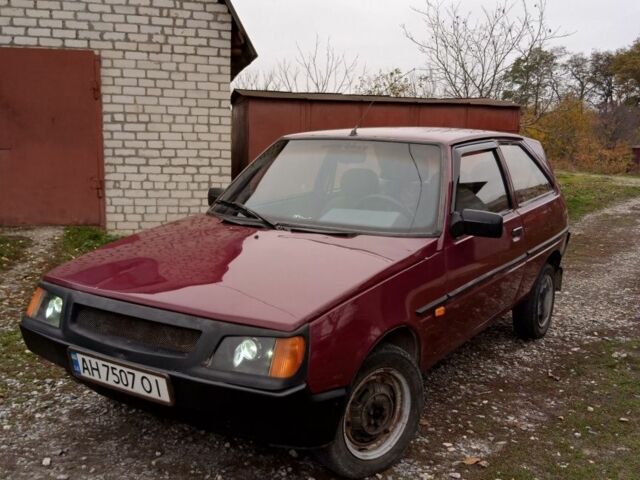 Красный ЗАЗ 1102 Таврия, объемом двигателя 1.2 л и пробегом 194 тыс. км за 950 $, фото 6 на Automoto.ua
