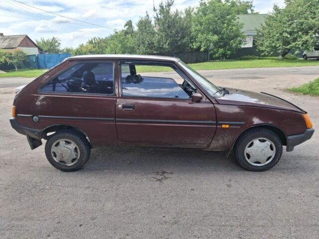 Красный ЗАЗ 1102 Таврия, объемом двигателя 1.2 л и пробегом 137 тыс. км за 800 $, фото 6 на Automoto.ua