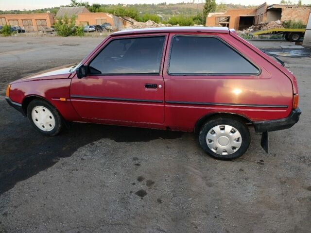 Красный ЗАЗ 1102 Таврия, объемом двигателя 1.2 л и пробегом 95 тыс. км за 792 $, фото 5 на Automoto.ua