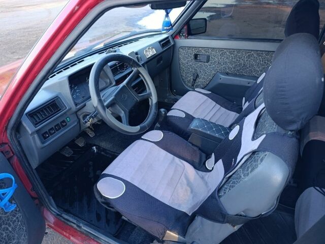 Красный ЗАЗ 1102 Таврия, объемом двигателя 1.2 л и пробегом 95 тыс. км за 792 $, фото 7 на Automoto.ua