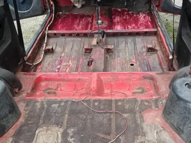 Красный ЗАЗ 1102 Таврия, объемом двигателя 0 л и пробегом 100 тыс. км за 379 $, фото 6 на Automoto.ua