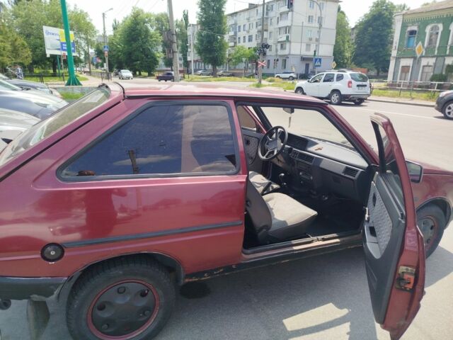 Красный ЗАЗ 1102 Таврия, объемом двигателя 1.1 л и пробегом 500 тыс. км за 726 $, фото 9 на Automoto.ua