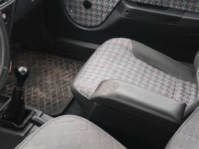 Красный ЗАЗ 1102 Таврия, объемом двигателя 1.2 л и пробегом 989 тыс. км за 750 $, фото 4 на Automoto.ua