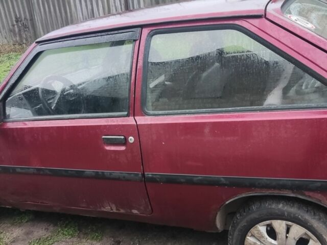Красный ЗАЗ 1102 Таврия, объемом двигателя 1.2 л и пробегом 989 тыс. км за 750 $, фото 5 на Automoto.ua