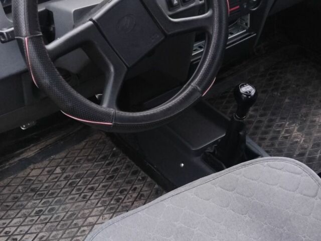 Красный ЗАЗ 1102 Таврия, объемом двигателя 1.2 л и пробегом 989 тыс. км за 750 $, фото 9 на Automoto.ua