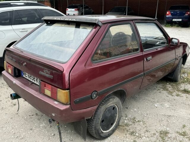Красный ЗАЗ 1102 Таврия, объемом двигателя 1.1 л и пробегом 100 тыс. км за 375 $, фото 2 на Automoto.ua