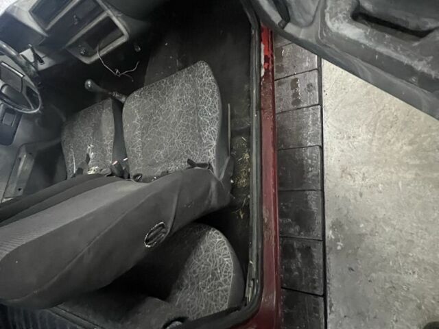 Красный ЗАЗ 1102 Таврия, объемом двигателя 1.2 л и пробегом 180 тыс. км за 522 $, фото 2 на Automoto.ua